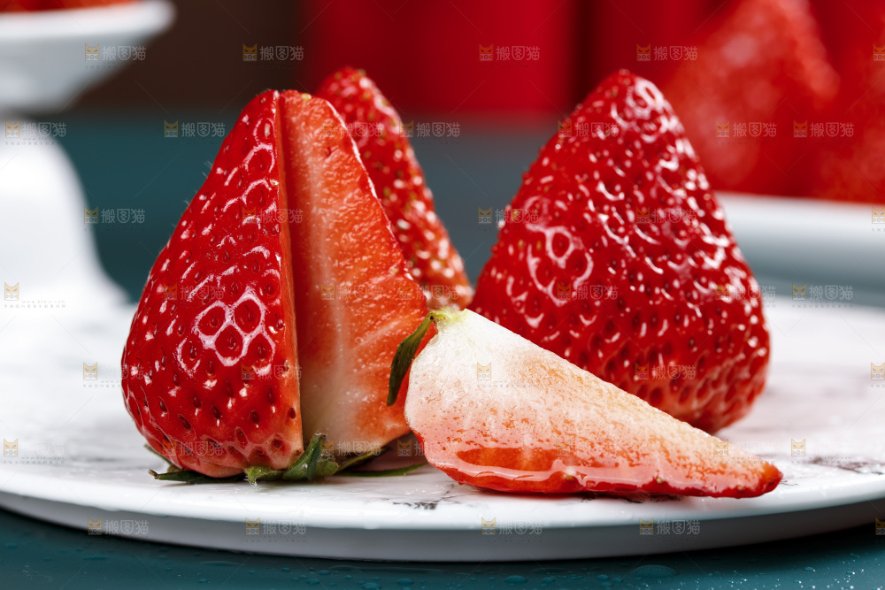 深底上的丹东草莓