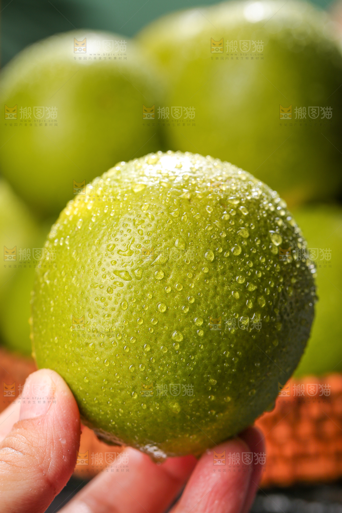 深底上放着的冰糖橙