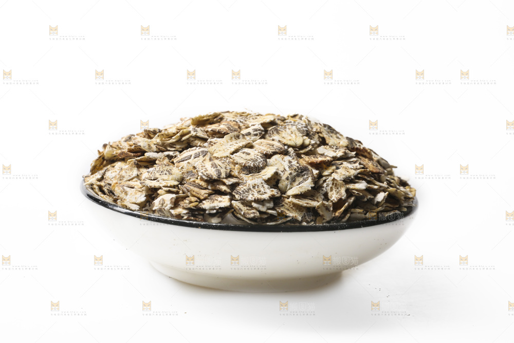 白底上的十谷燕麦片