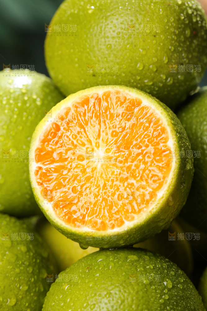 深底上放着的冰糖橙