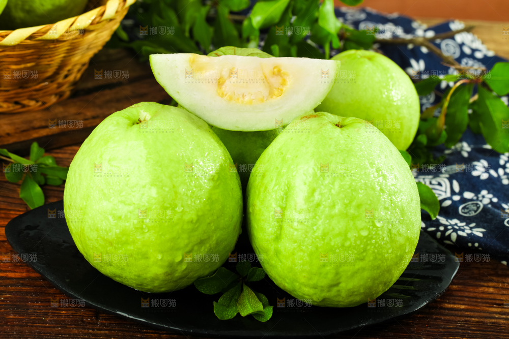 深底上的白心芭乐
