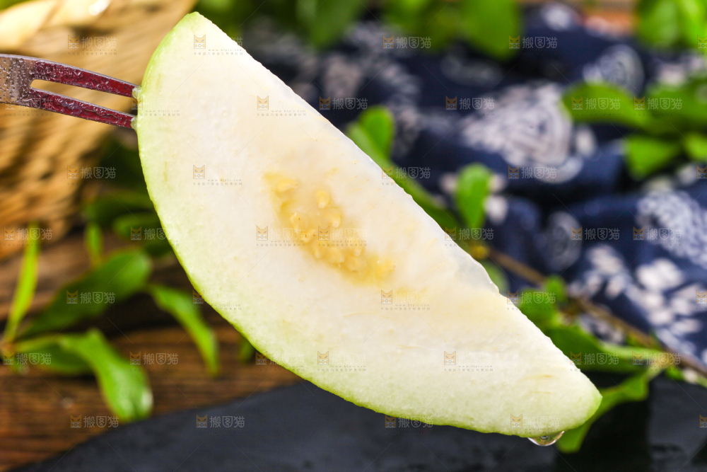 深底上的白心芭乐