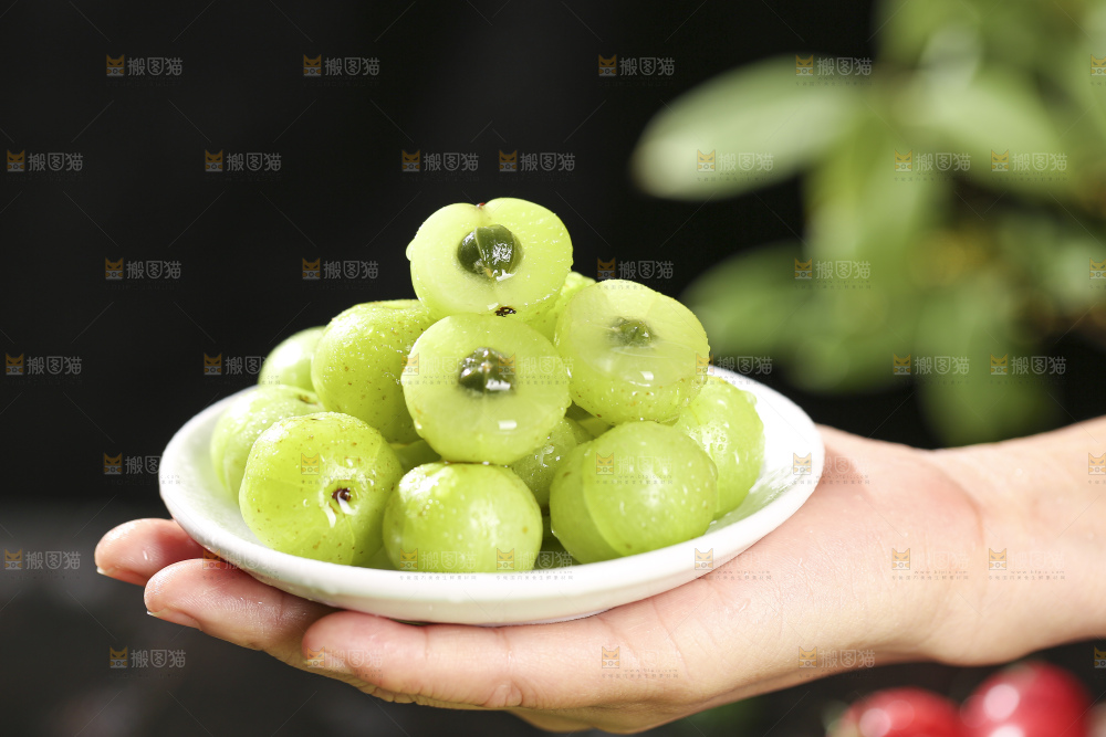 深底上的油甘果