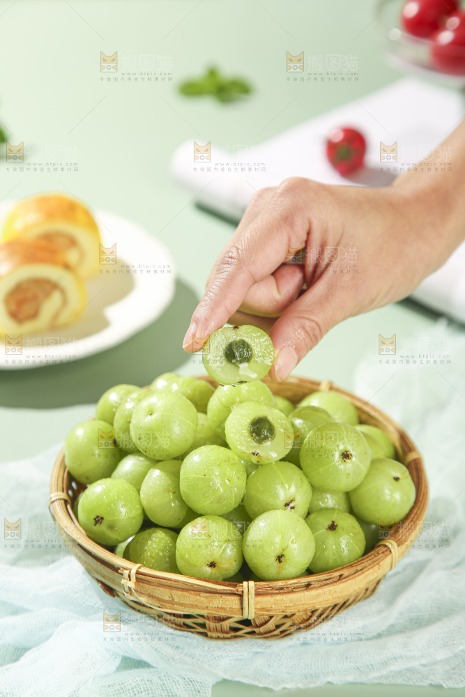 浅底上的油甘果