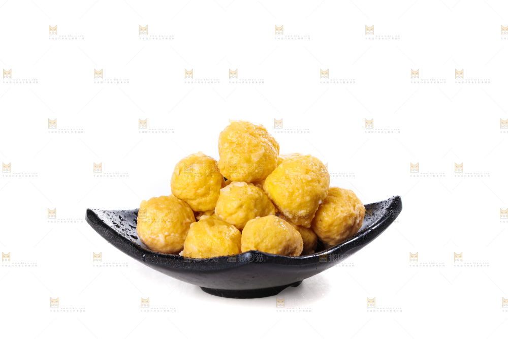 白底上的火锅丸子
