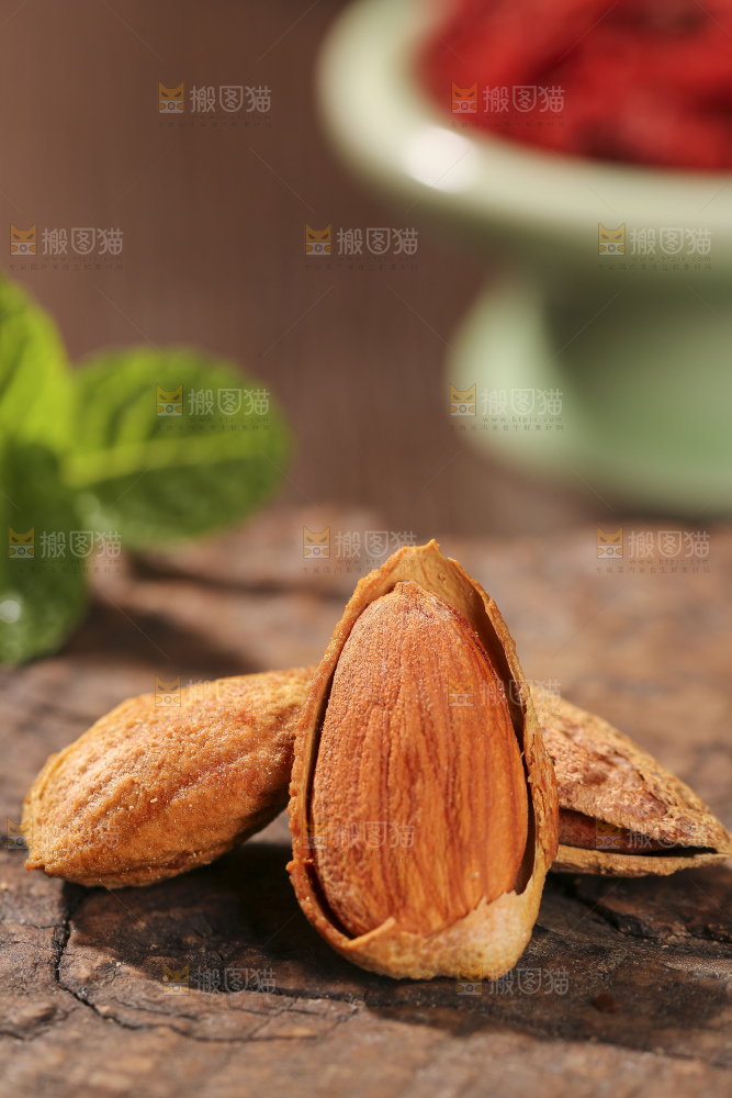 深底上的扁桃仁