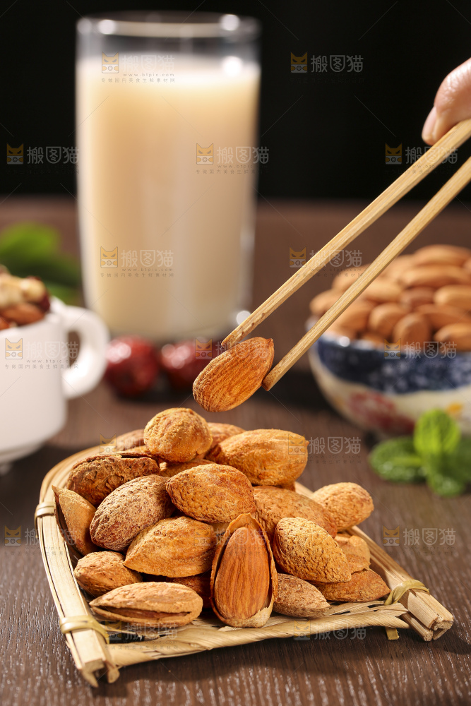 深底上的扁桃仁
