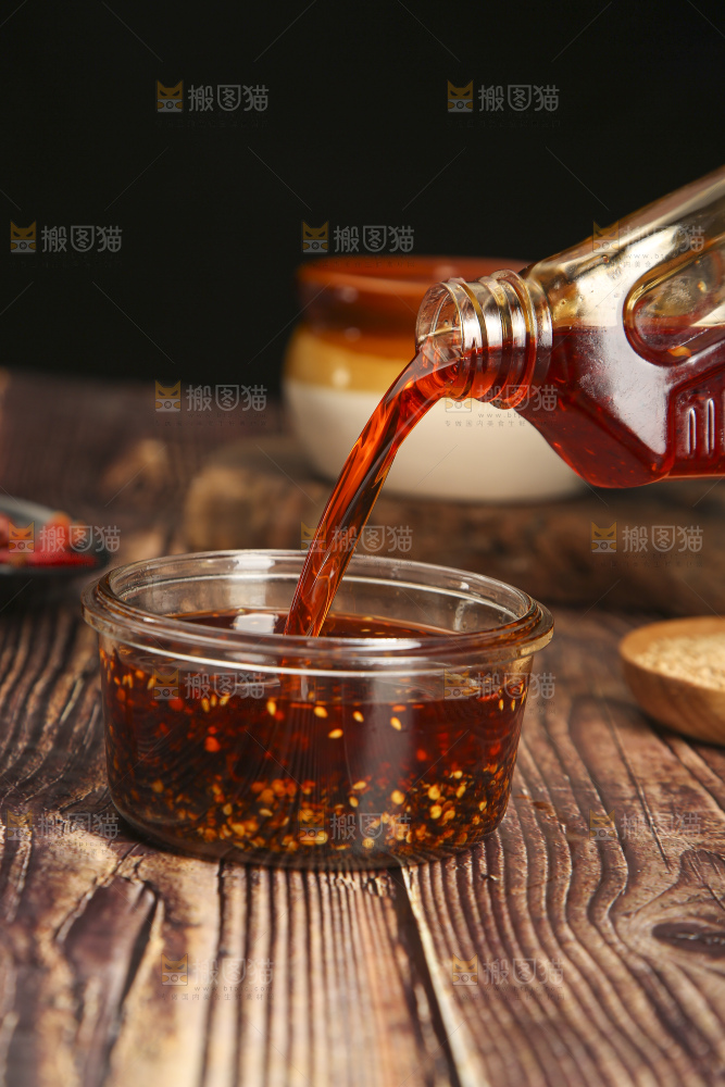 木底上的辣椒油