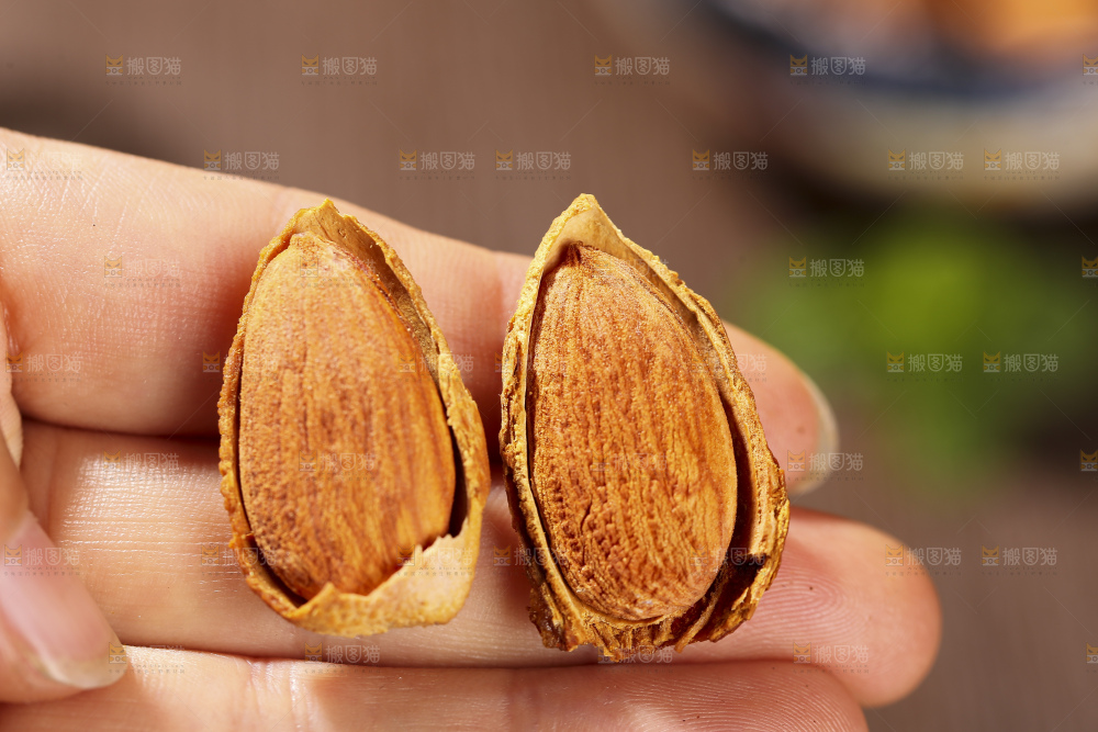 深底上的扁桃仁