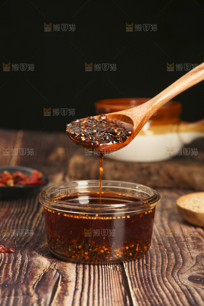 木底上的辣椒油