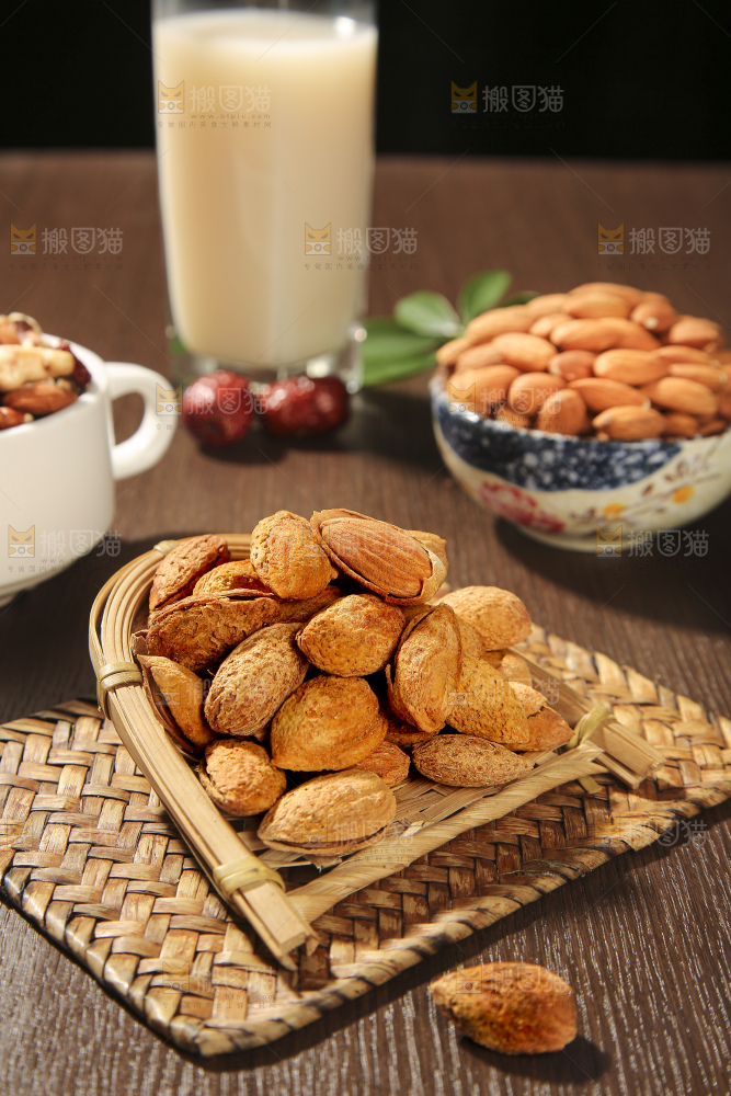 深底上的扁桃仁