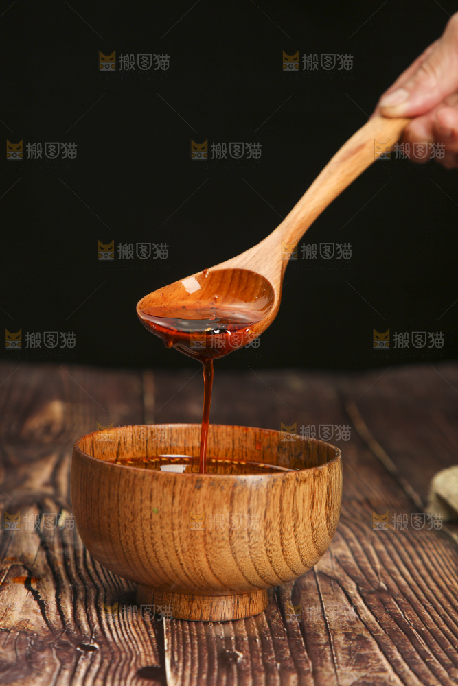 木底上的辣椒油