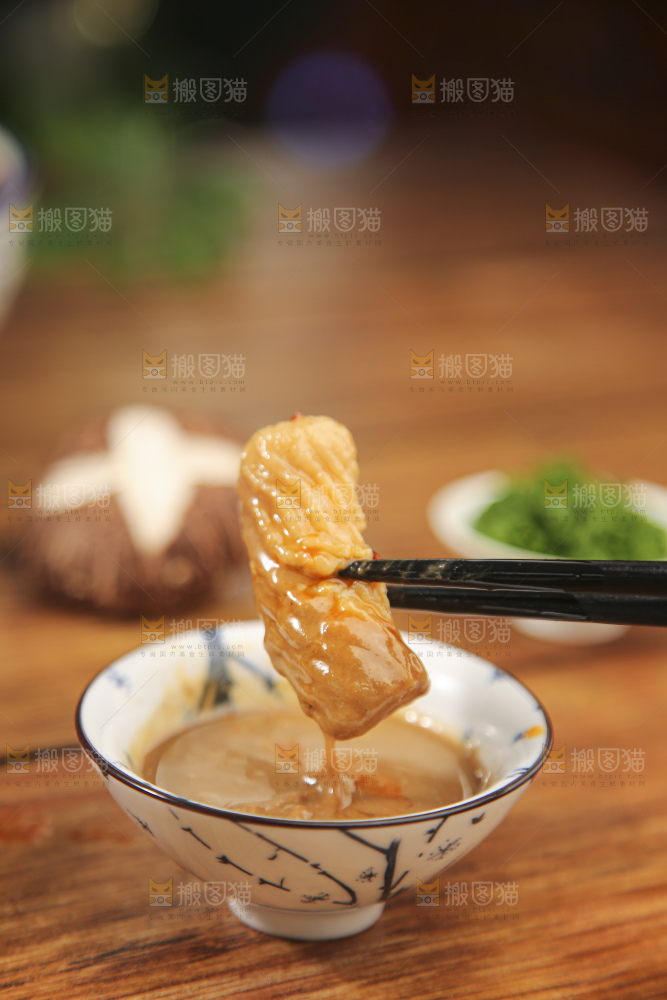 木底上的火锅丸子