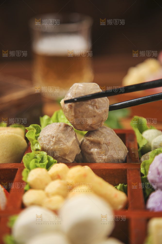 木底上的火锅丸子