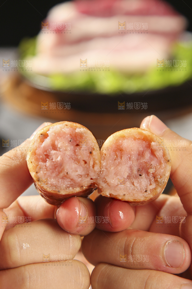 深底上的烤肠