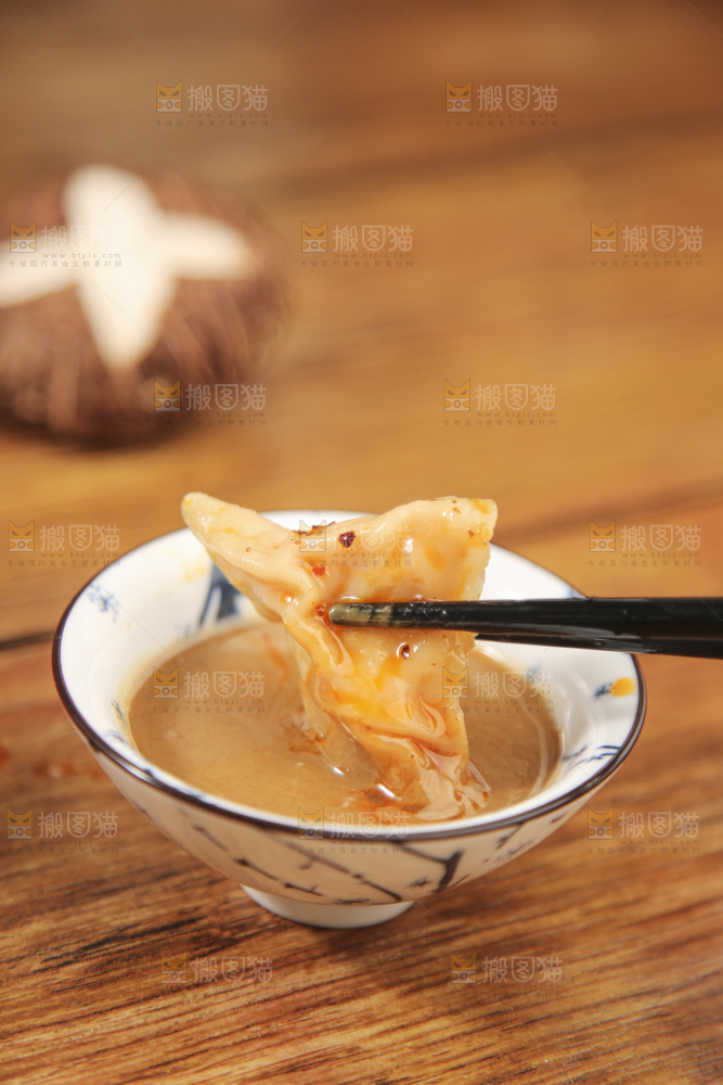 木底上的火锅丸子