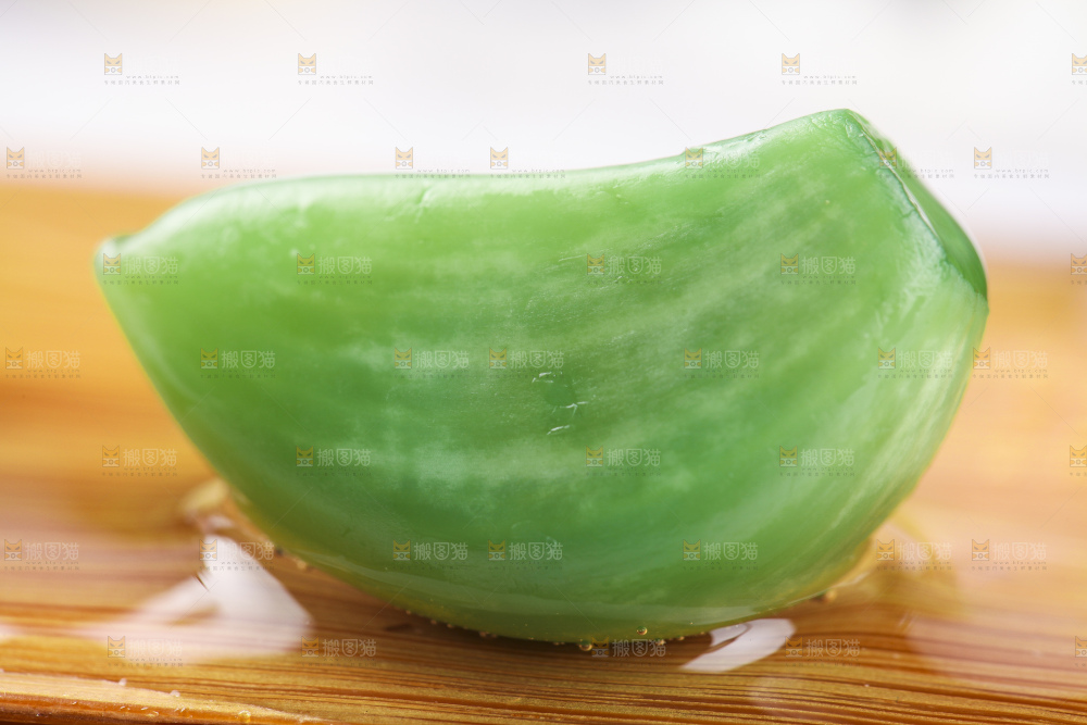 浅底上的腊八蒜