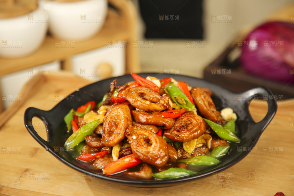 深底上的炒肥肠