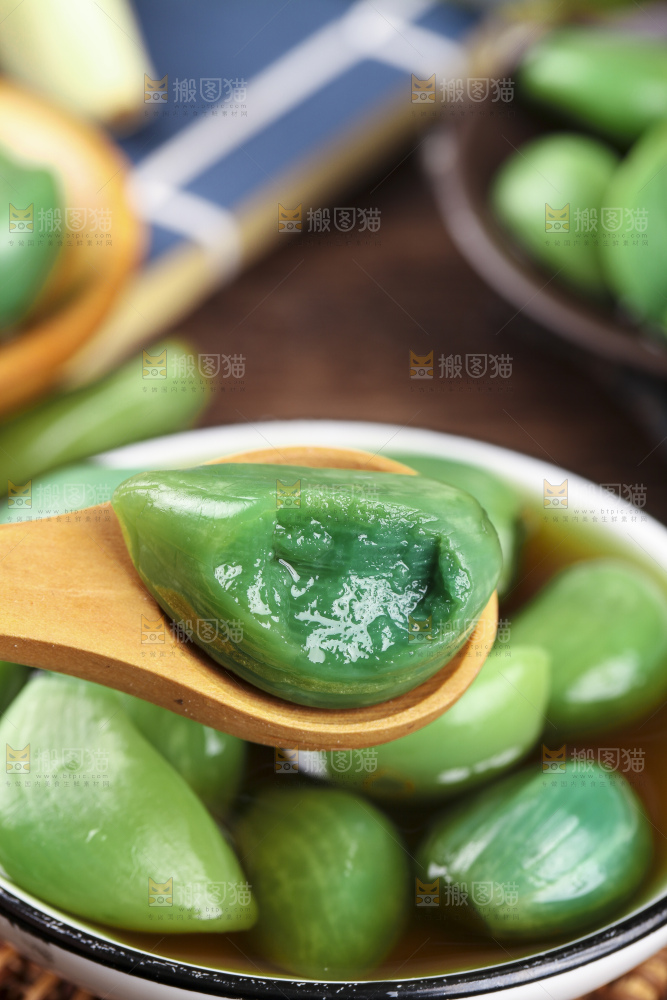 深底上的腊八蒜
