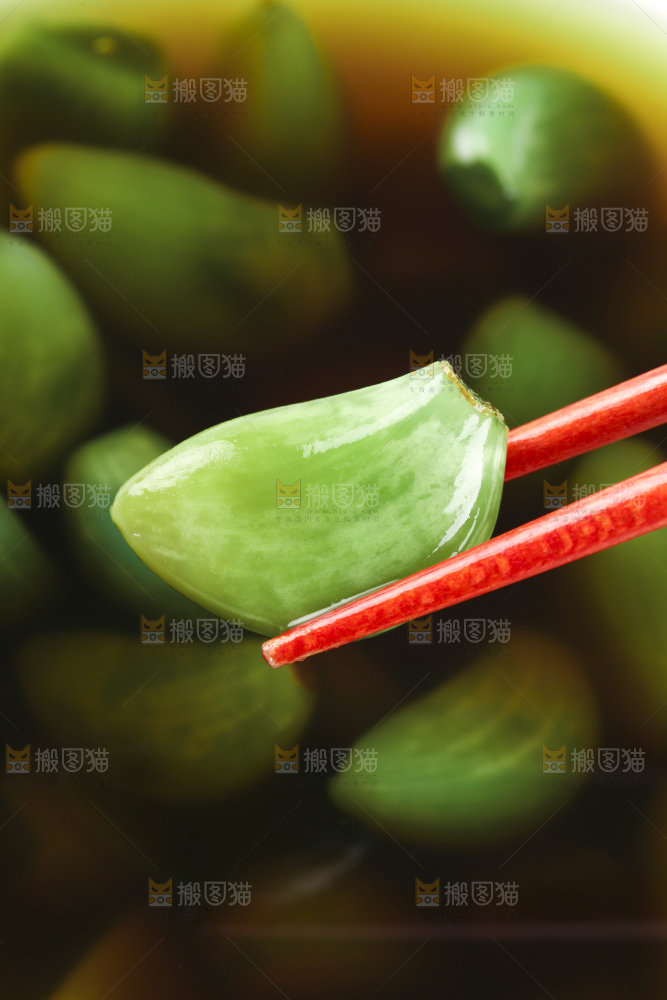 深底上的腊八蒜