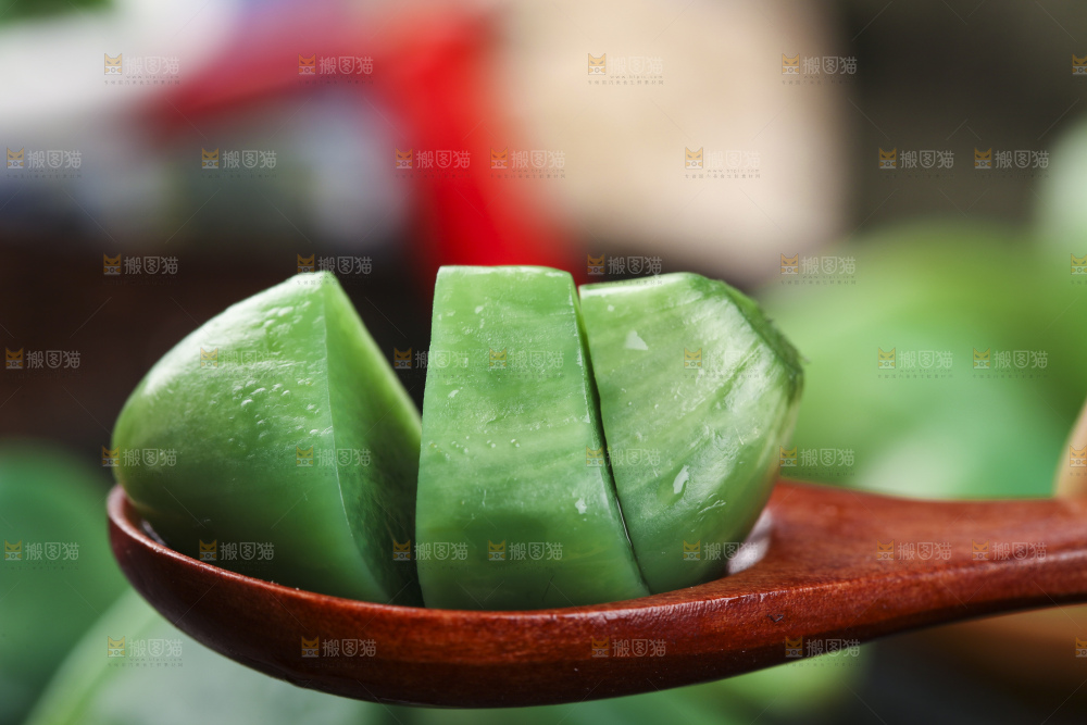 深底上的腊八蒜