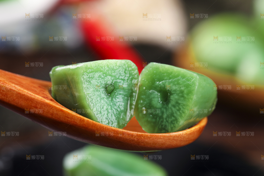 深底上的腊八蒜