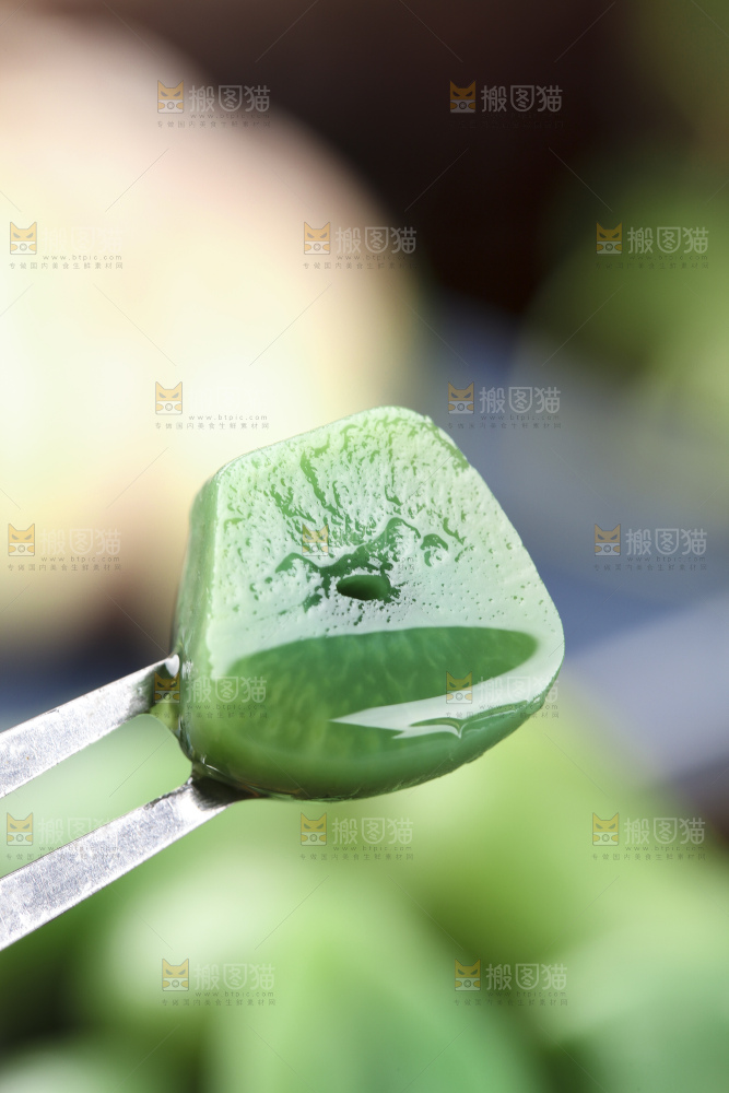 深底上的腊八蒜