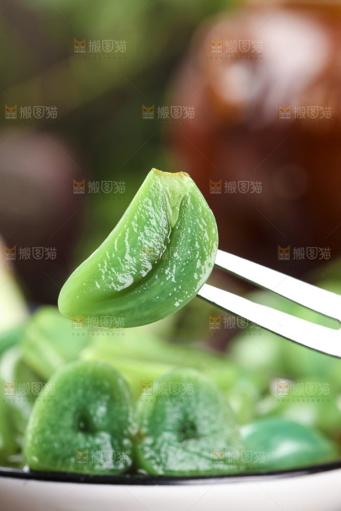 深底上的腊八蒜