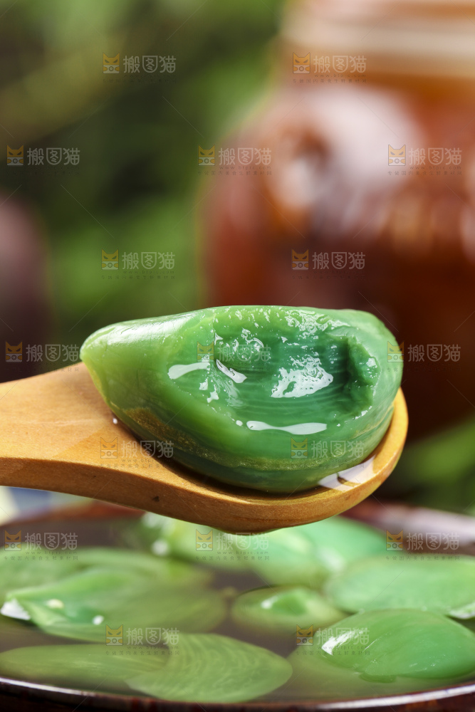 深底上的腊八蒜