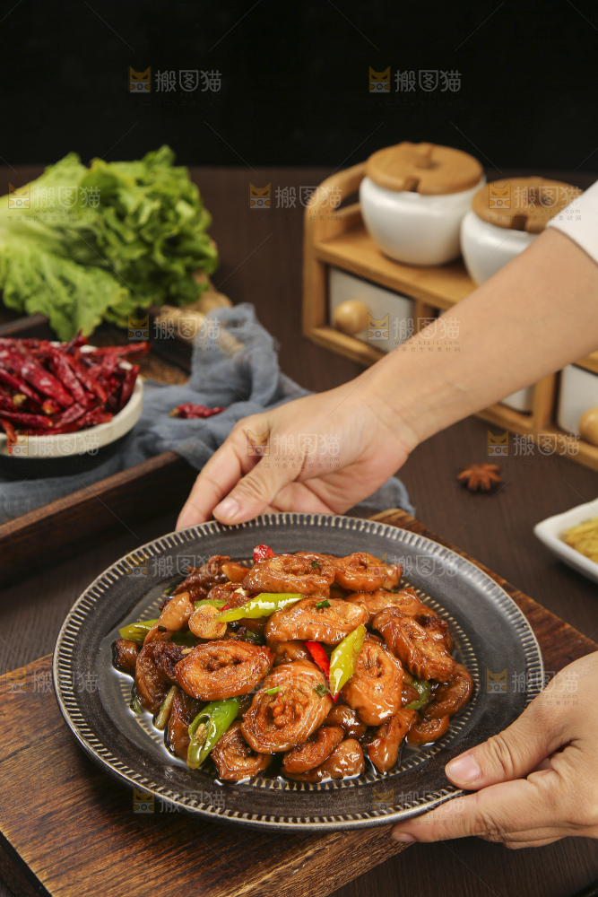 深底上的炒肥肠
