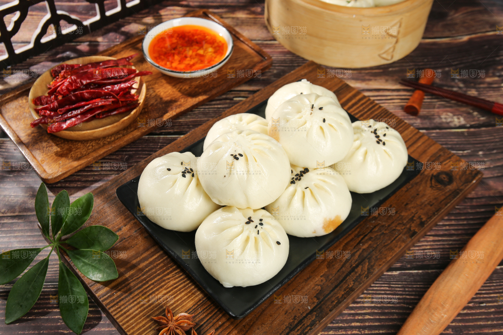 深底上的牛肉包子