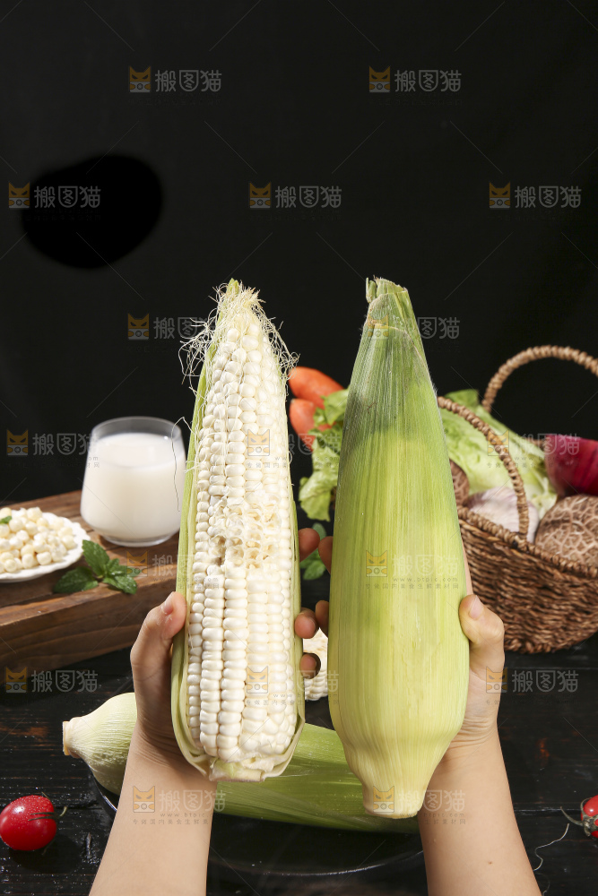 深底上的牛奶玉米