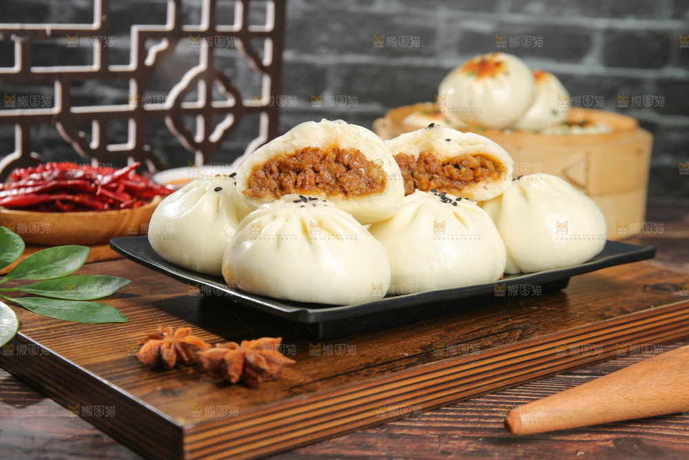 深底上的牛肉包子