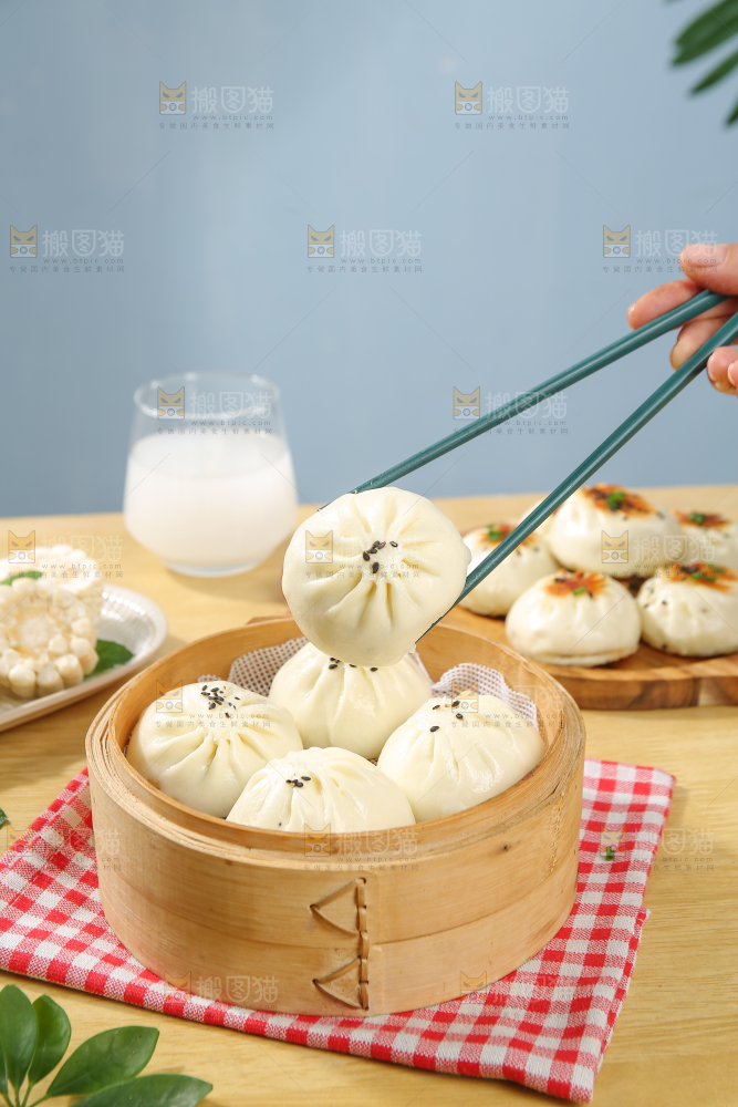 浅底上的牛肉包子