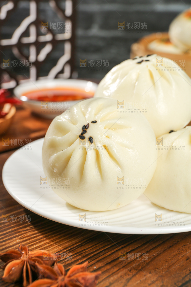 深底上的牛肉包子