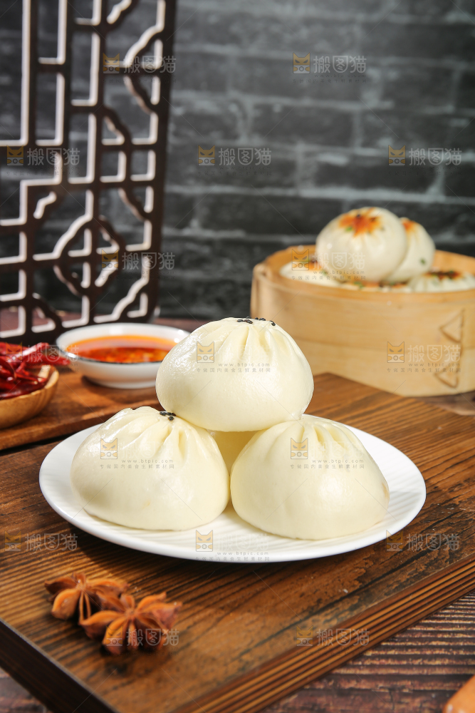 深底上的牛肉包子