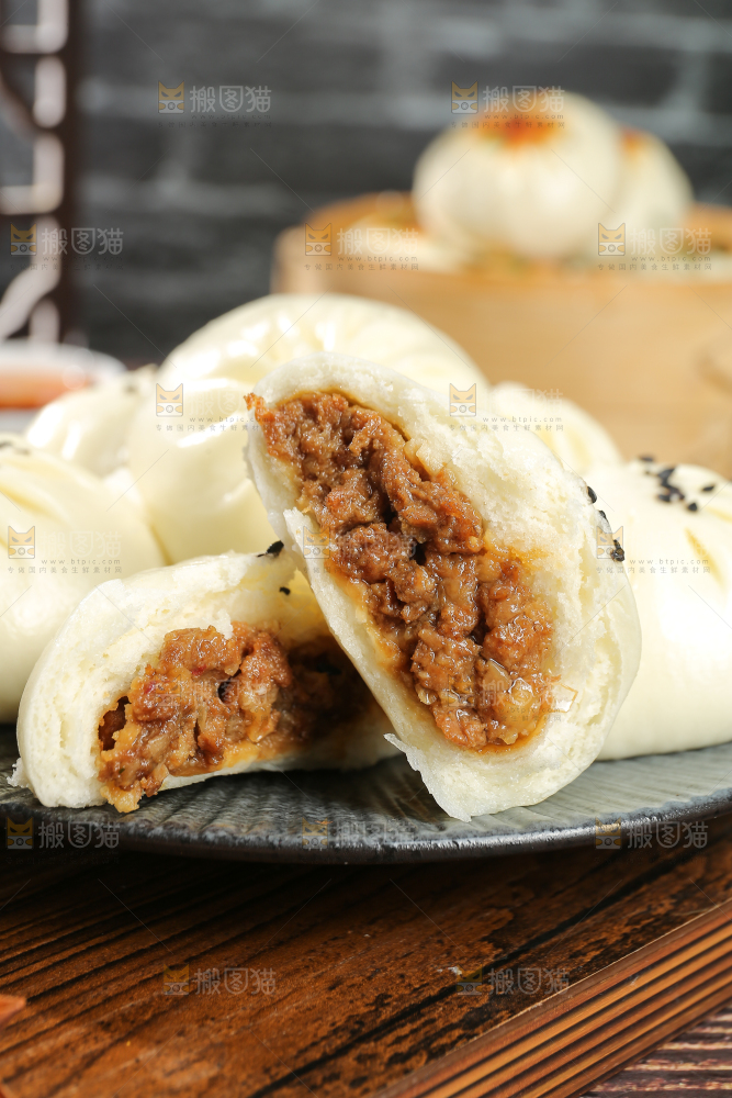 深底上的牛肉包子