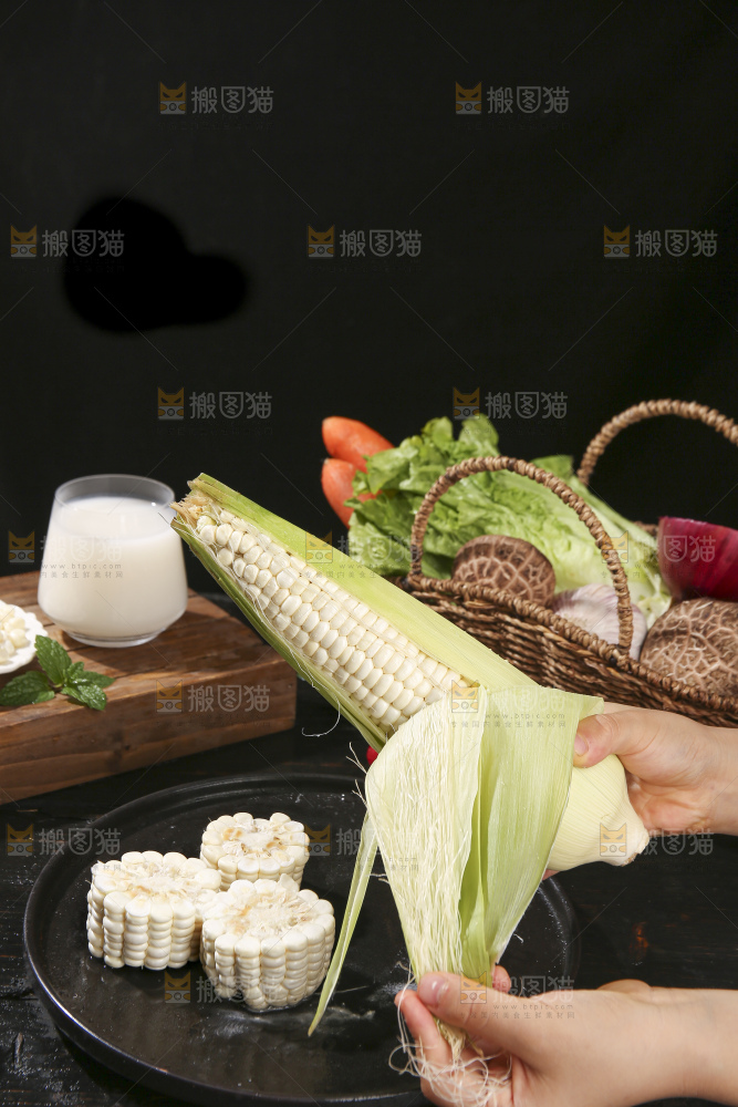 深底上的牛奶玉米