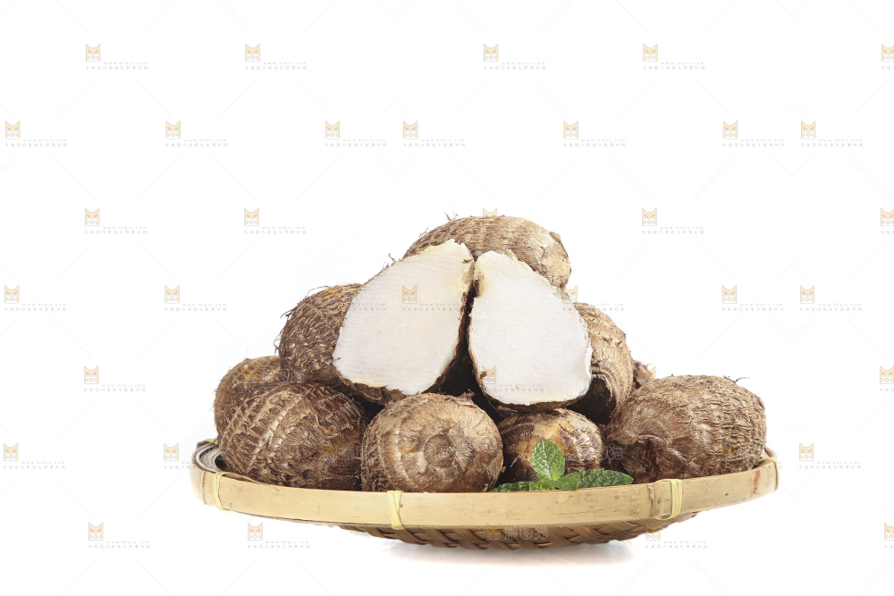 白底上的牛奶芋头