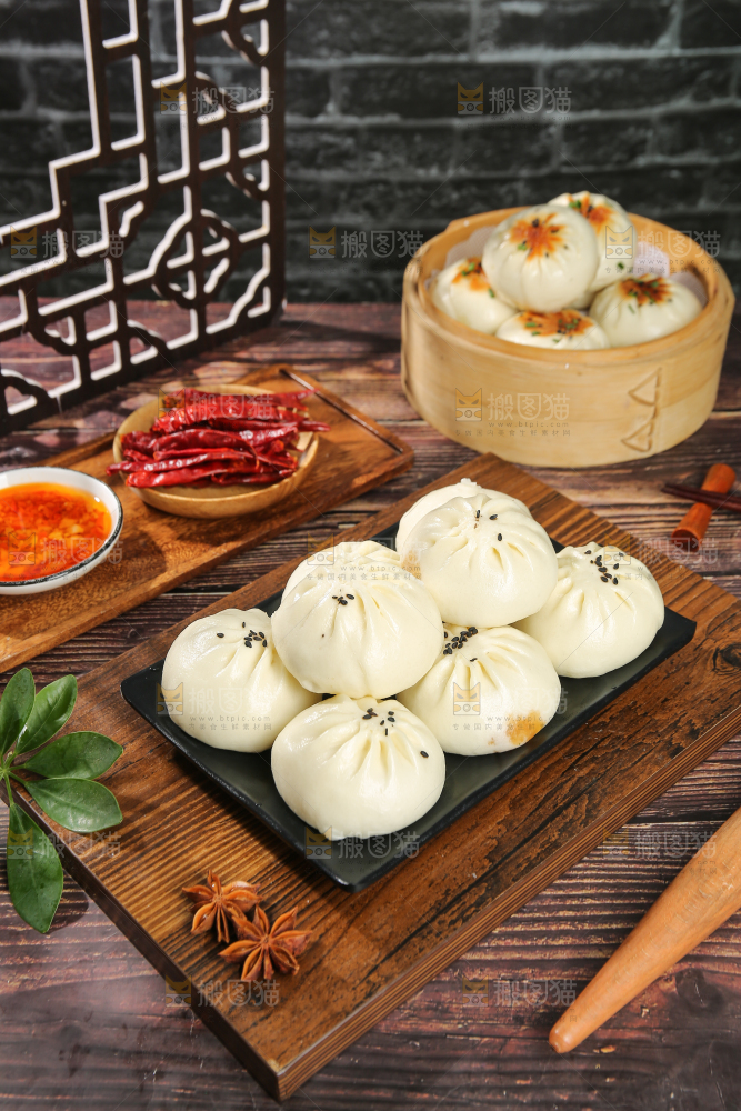 深底上的牛肉包子