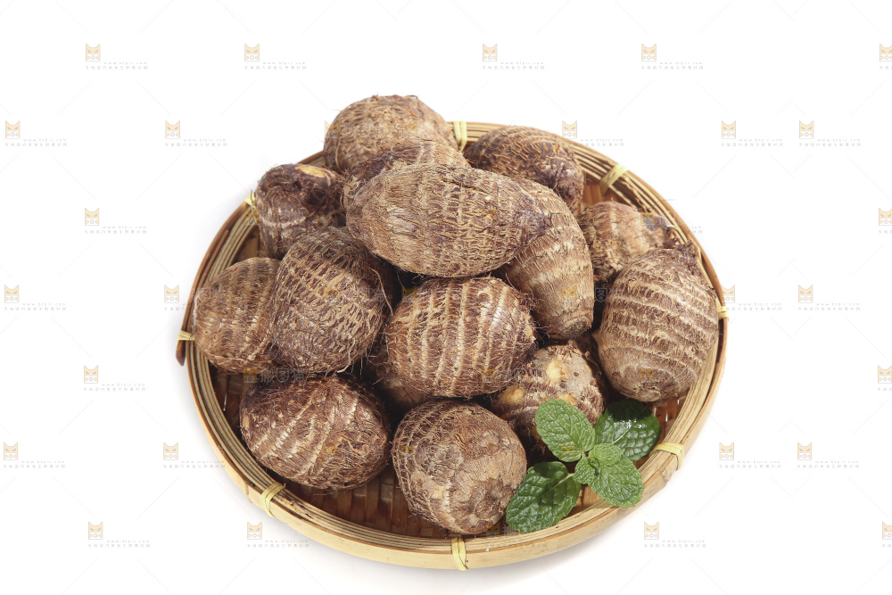 白底上的牛奶芋头