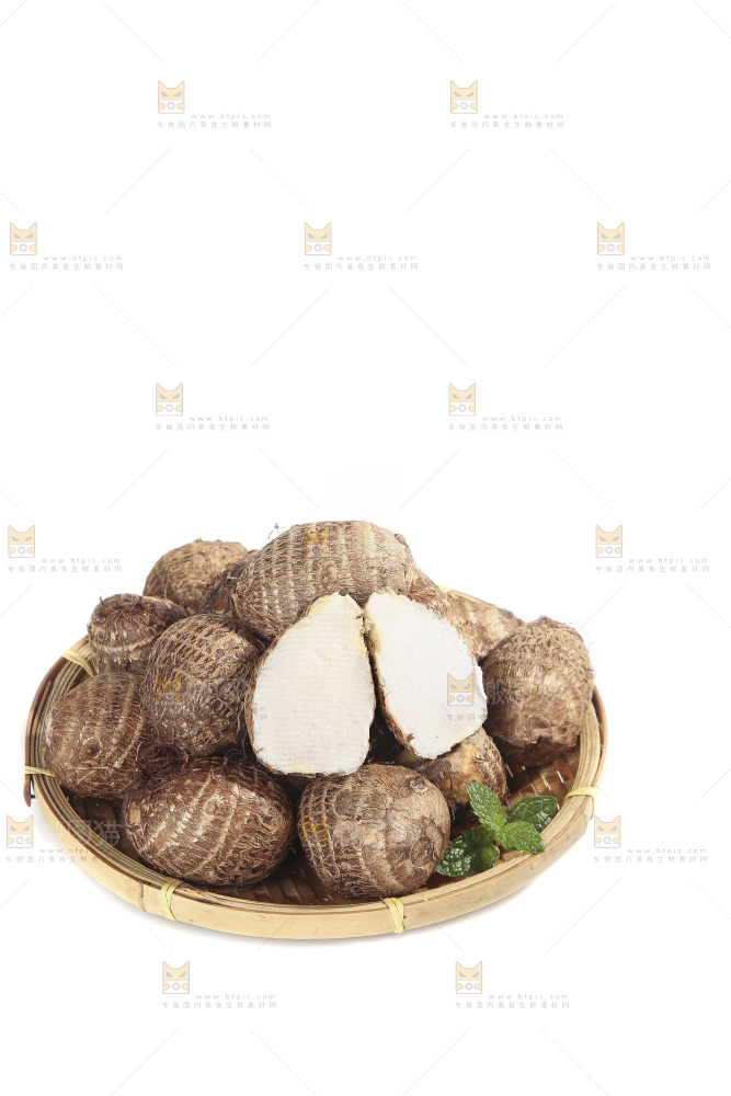 白底上的牛奶芋头