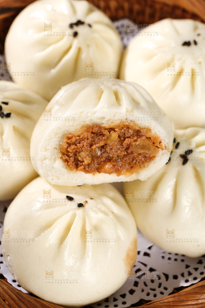 深底上的牛肉包子