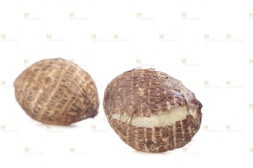 白底上的牛奶芋头