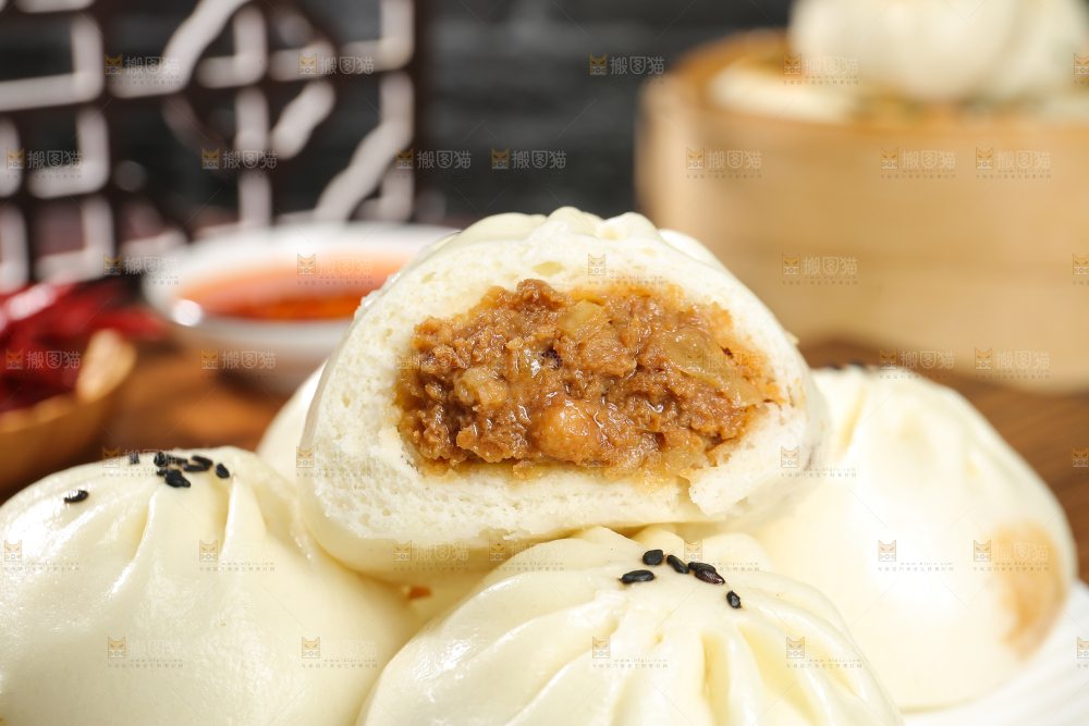 深底上的牛肉包子