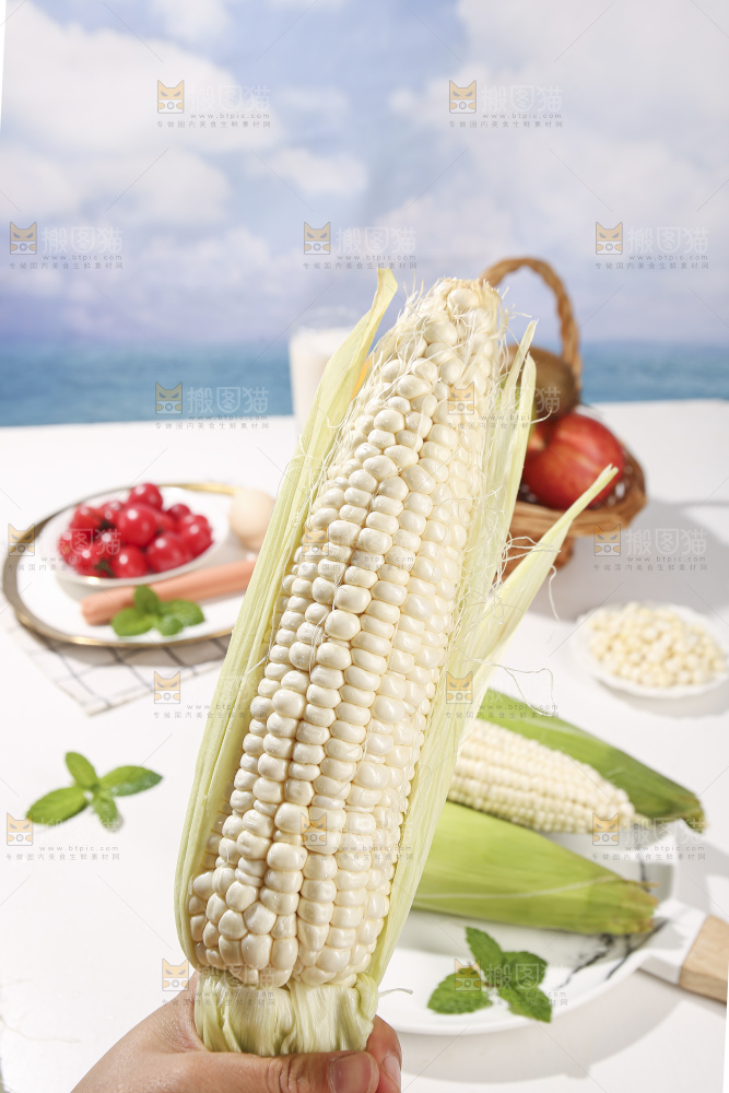 浅底上的牛奶玉米