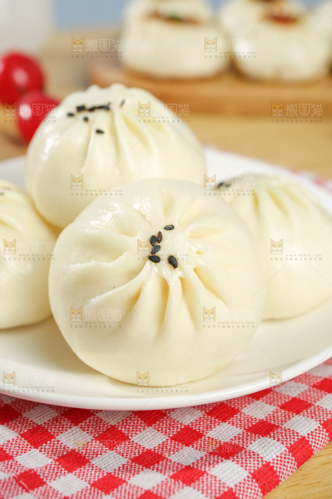 浅底上的牛肉包子