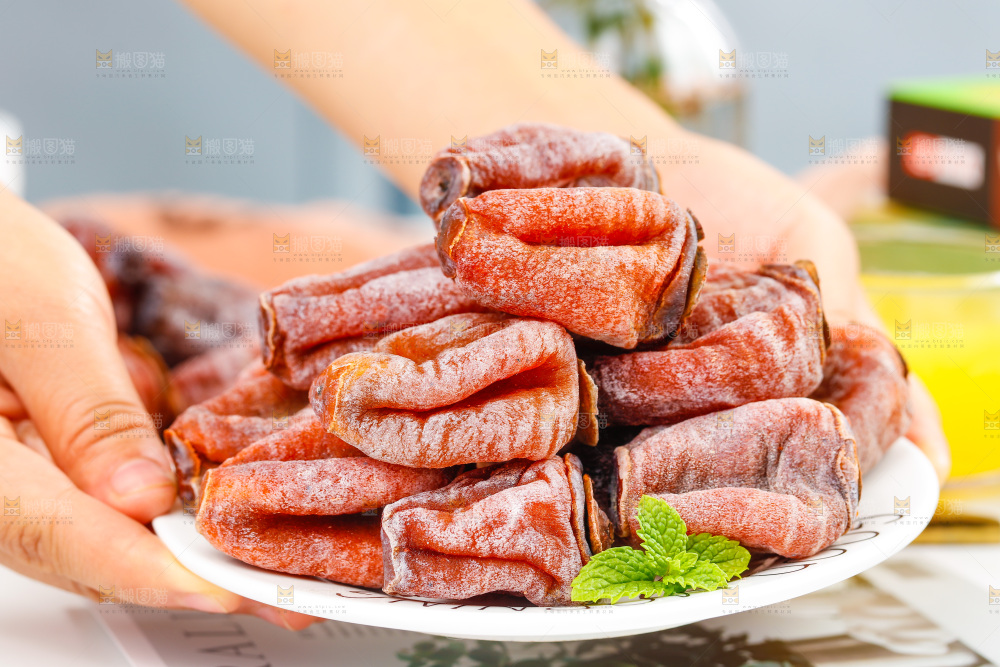 浅底上的吊柿饼