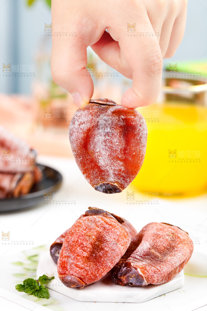浅底上的吊柿饼