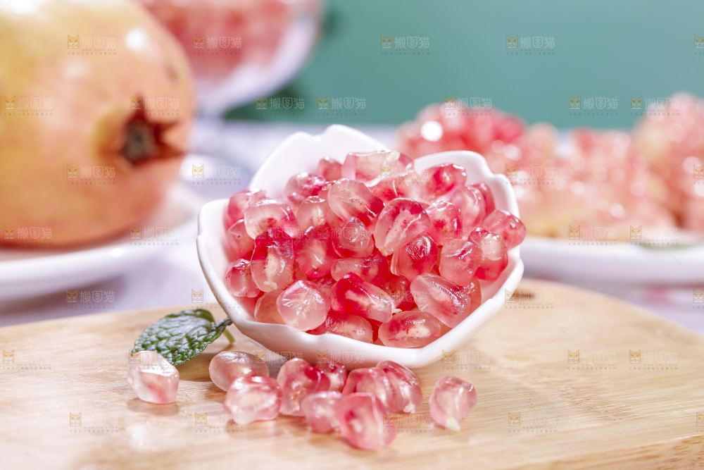 浅底上的蒙自石榴